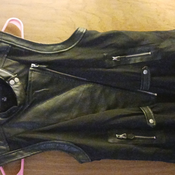 NEW LOOK FAUX LEATHER ZIP-UP MINI-DRESS OR BLOUSE, MOTORCYCLE DESIGN, SMALL - Picture 5 of 6